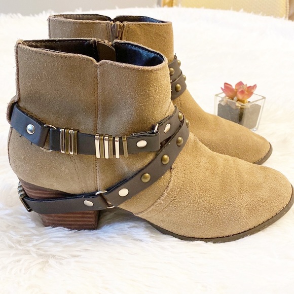DOLCE VITA jacy Anthropologie Taupe Harness Suede Heel Ankle Boot women size 9.5 - Picture 2 of 11